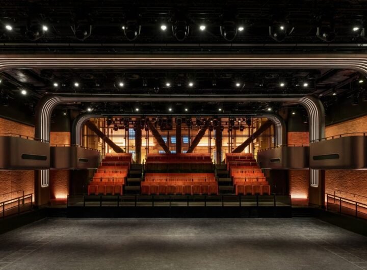 Apple opens high-tech concert hall in London