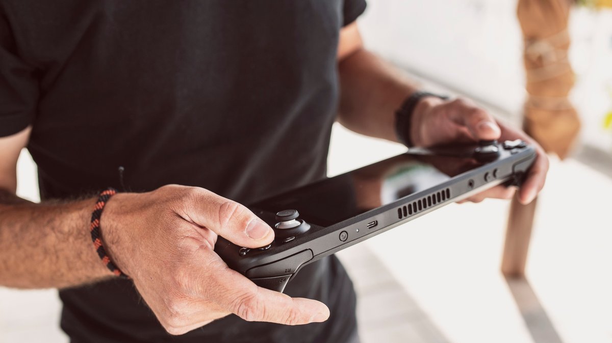 Why Regular Restarts Benefit Your Gaming Handheld