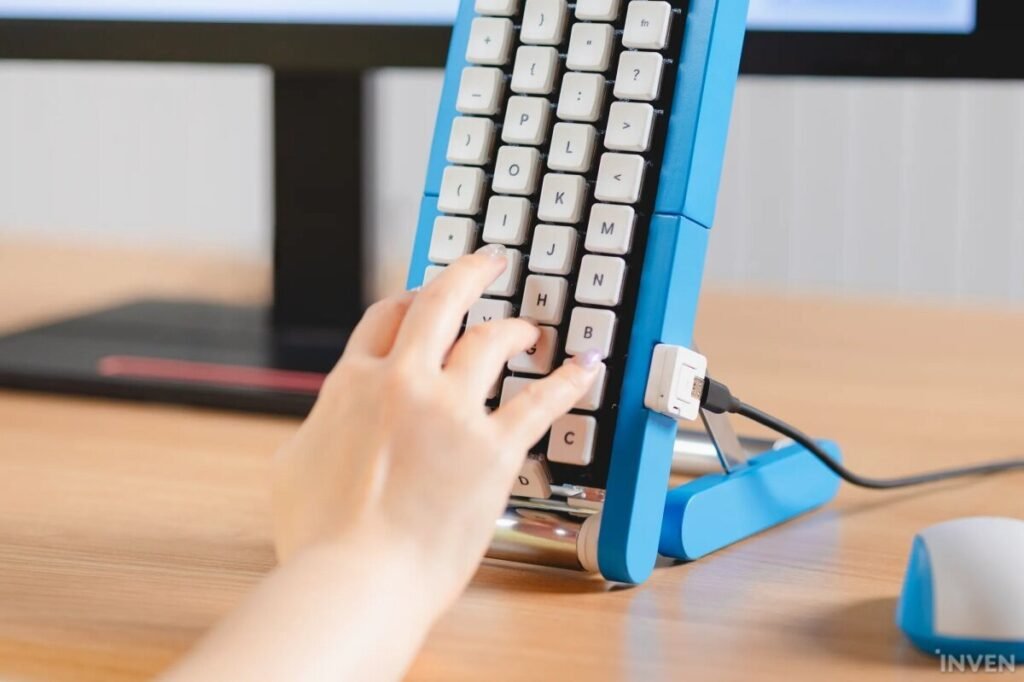Google's Conveyor Belt Keyboard Brings Keys to Your Fingers