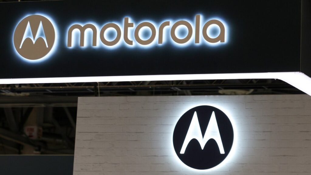 Motorola hints at compact book-style foldable Razr