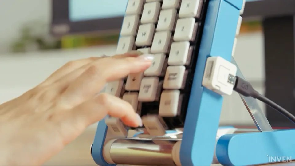 Google's Conveyor Belt Keyboard Brings Keys to Your Fingers